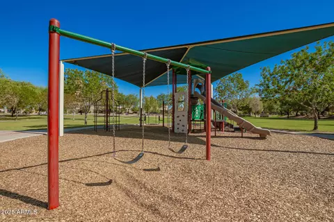 View/Area - 941 E Drexel Dr, Gilbert, AZ 85297 photo 2 of 4