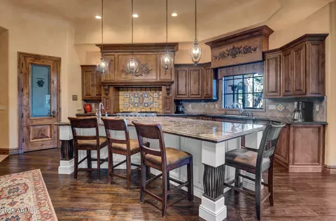 Kitchen - 2333 S Eileen Pl, Chandler, AZ 85286 photo 2 of 8
