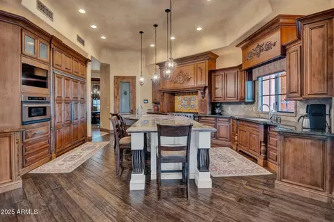Kitchen - 2333 S Eileen Pl, Chandler, AZ 85286 photo 6 of 8