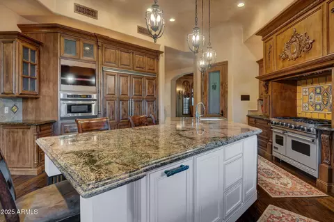Kitchen - 2333 S Eileen Pl, Chandler, AZ 85286 photo 5 of 8