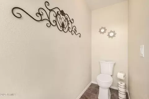Bath - 1547 W Apollo Rd, Phoenix, AZ 85041 photo 3 of 4