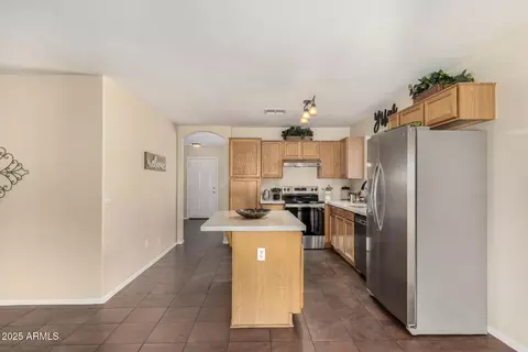 Kitchen - 1547 W Apollo Rd, Phoenix, AZ 85041 photo 4 of 4
