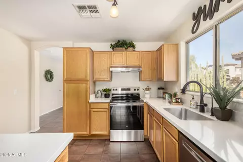 Kitchen - 1547 W Apollo Rd, Phoenix, AZ 85041 photo 3 of 4
