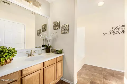 Bath - 1547 W Apollo Rd, Phoenix, AZ 85041 photo 1 of 4