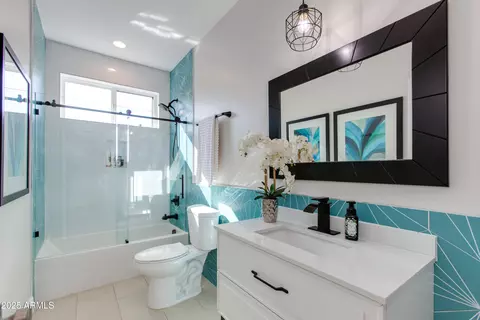 Bath - 6820 N 14th St, Phoenix, AZ 85014 photo 3 of 5