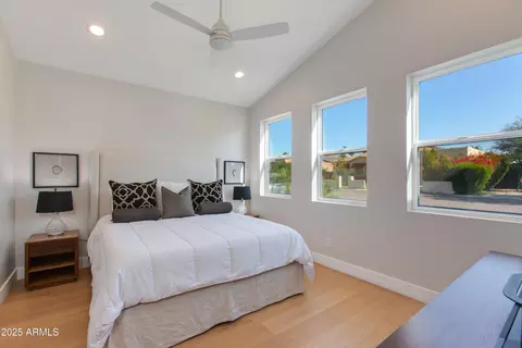 Bedroom - 6820 N 14th St, Phoenix, AZ 85014 photo 4 of 5