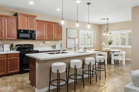 Kitchen - 2736 E Sourwood Dr, Gilbert, AZ 85298 photo 2 of 3