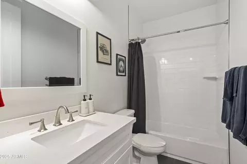 Bath - 4617 E Cambridge Ave, Phoenix, AZ 85008 photo 3 of 4