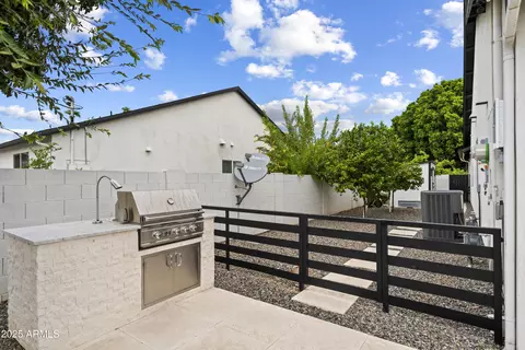Exterior - 4617 E Cambridge Ave, Phoenix, AZ 85008 photo 8 of 10