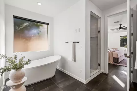 Bath - 4617 E Cambridge Ave, Phoenix, AZ 85008 photo 2 of 4