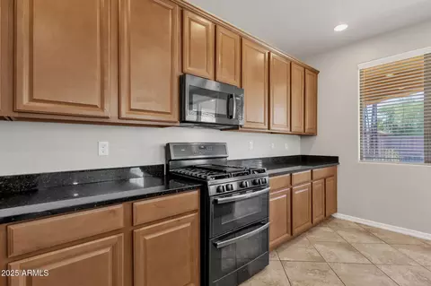 Kitchen - 2947 E Saltsage Dr, Phoenix, AZ 85048 photo 6 of 6