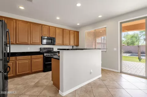 Kitchen - 2947 E Saltsage Dr, Phoenix, AZ 85048 photo 1 of 6