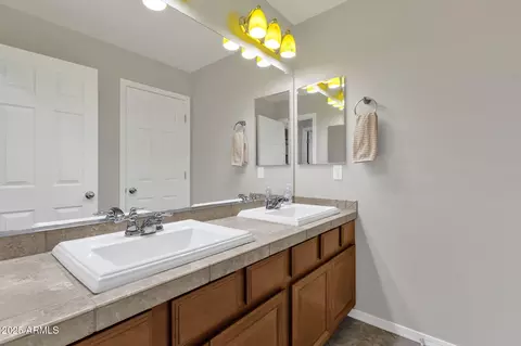 Bath - 2947 E Saltsage Dr, Phoenix, AZ 85048 photo 4 of 5