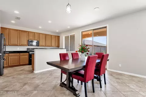 Dining - 2947 E Saltsage Dr, Phoenix, AZ 85048 photo 5 of 5