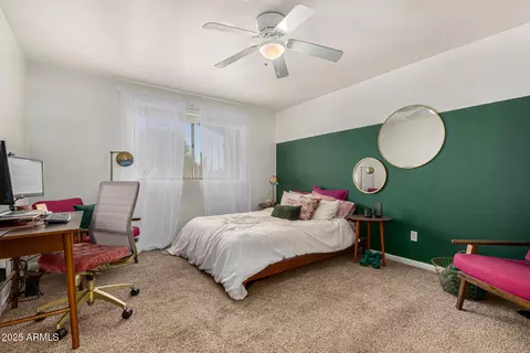 Bedroom - 1402 E Malapai Dr, Phoenix, AZ 85020 photo 1 of 5
