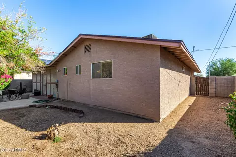 Exterior - 1402 E Malapai Dr, Phoenix, AZ 85020 photo 10 of 12