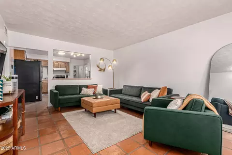 Living - 1402 E Malapai Dr, Phoenix, AZ 85020 photo 1 of 3