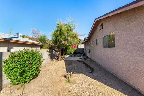 Exterior - 1402 E Malapai Dr, Phoenix, AZ 85020 photo 5 of 12