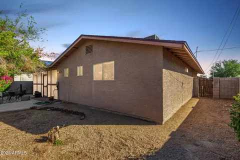 Exterior - 1402 E Malapai Dr, Phoenix, AZ 85020 photo 12 of 12