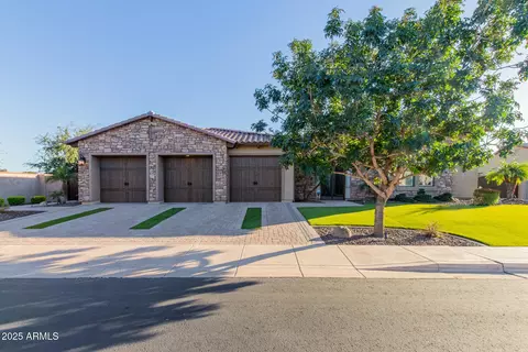 3305 E Kenwood St, Mesa, AZ 85213