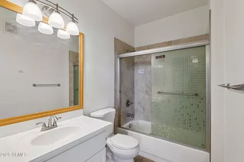 Bath - 1701 E Colter St #182, Phoenix, AZ 85016 photo 1 of 2