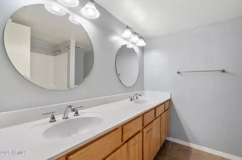 Bath - 2673 E Oakleaf Dr, Tempe, AZ 85288 photo 1 of 1