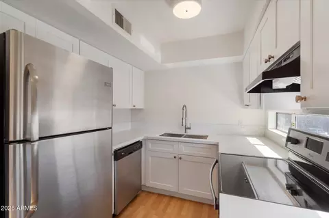 Kitchen - 2673 E Oakleaf Dr, Tempe, AZ 85288 photo 2 of 3