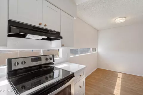 Kitchen - 2673 E Oakleaf Dr, Tempe, AZ 85288 photo 3 of 3