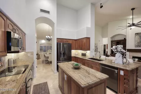 Kitchen - 2017 E Granite View Dr, Phoenix, AZ 85048 photo 4 of 6