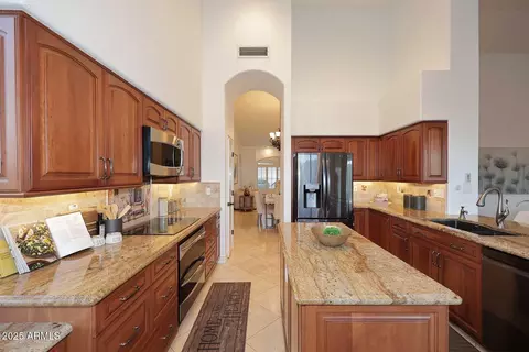 Kitchen - 2017 E Granite View Dr, Phoenix, AZ 85048 photo 2 of 6