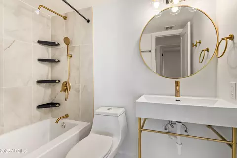 Bath - 6756 W Devonshire Ave, Phoenix, AZ 85033 photo 1 of 1