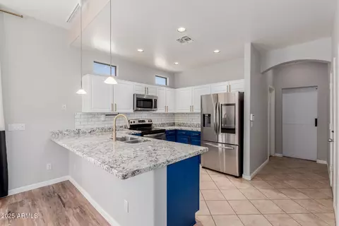 Kitchen - 7204 S Golfside Ln, Phoenix, AZ 85042 photo 1 of 3