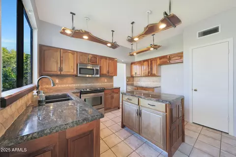 Kitchen - 2126 Escuda Rd, Phoenix, AZ 85024 photo 3 of 7