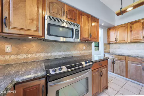 Kitchen - 2126 Escuda Rd, Phoenix, AZ 85024 photo 6 of 7