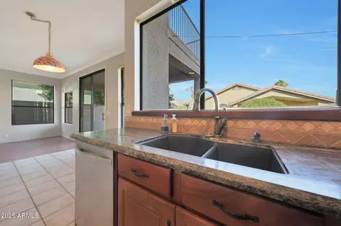 Kitchen - 2126 Escuda Rd, Phoenix, AZ 85024 photo 5 of 7
