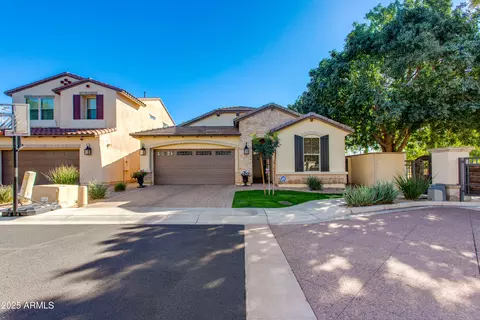 7 E Laurie Ln, Phoenix, AZ 85020