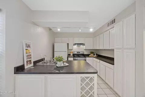 8020 E Thomas Rd #112, Scottsdale, AZ 85251