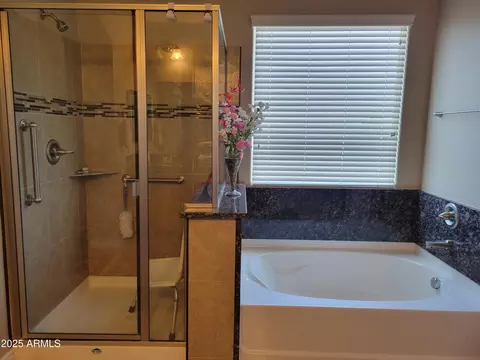 Bath - 7439 W Wolf St, Phoenix, AZ 85033 photo 1 of 2