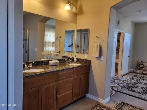 Bath - 7439 W Wolf St, Phoenix, AZ 85033 photo 2 of 2