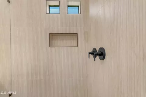 Bath - 2580 E Country Shadows St, Gilbert, AZ 85298 photo 5 of 11