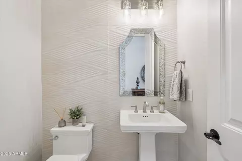 Bath - 2052 N Steele Cir, Mesa, AZ 85207 photo 1 of 8