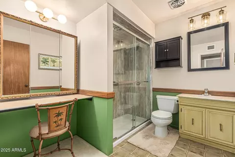 Bath - 4026 N 77th Dr, Phoenix, AZ 85033 photo 3 of 3