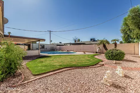 Exterior - 4026 N 77th Dr, Phoenix, AZ 85033 photo 4 of 7