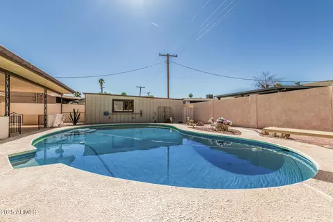 Exterior - 4026 N 77th Dr, Phoenix, AZ 85033 photo 6 of 7