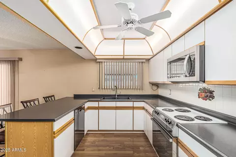 Kitchen - 4026 N 77th Dr, Phoenix, AZ 85033 photo 2 of 3