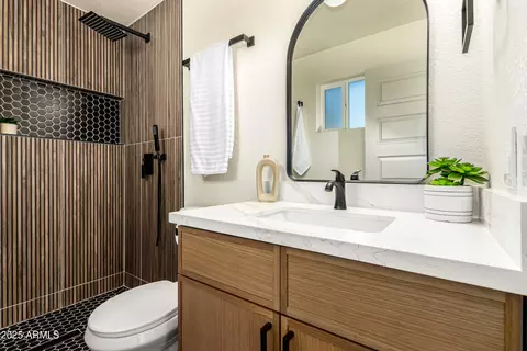 Bath - 2236 E Des Moines Cir, Mesa, AZ 85213 photo 5 of 6