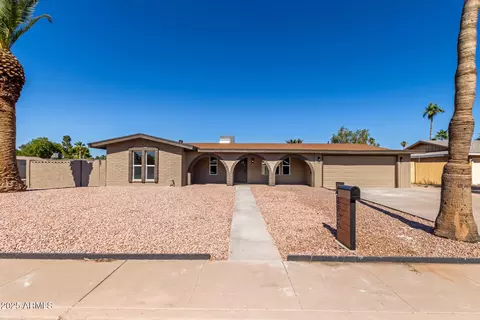 2236 E Des Moines Cir, Mesa, AZ 85213