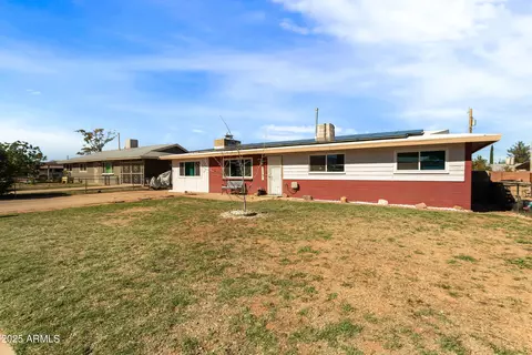 27 NW Freihage Dr, Sierra Vista, AZ 85635