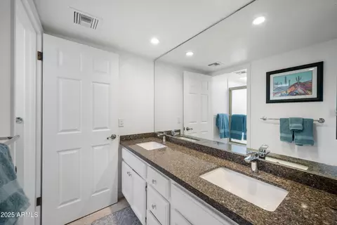 Bath - 2953 E Rose Ln, Phoenix, AZ 85016 photo 3 of 4