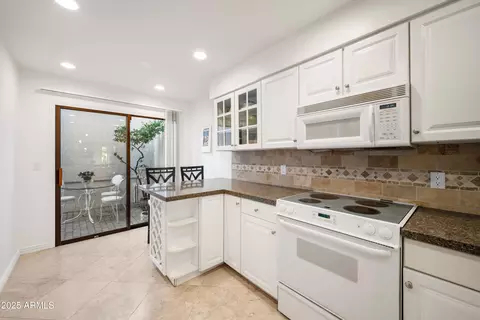 Kitchen - 2953 E Rose Ln, Phoenix, AZ 85016 photo 4 of 4